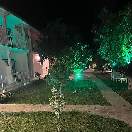 Sans Hotel apartamentowy Eskiomerler